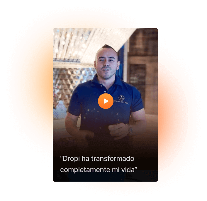 Empresario con polo azul en un video testimonial: «Dropi ha transformado completamente mi vida»